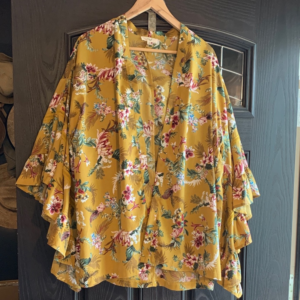 NWOT Beautiful easel Mustard Floral Open Front Kimono Duster w Butterfly Sleeves